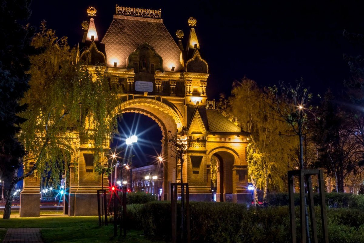 Триумфальная арка Краснодар ночью