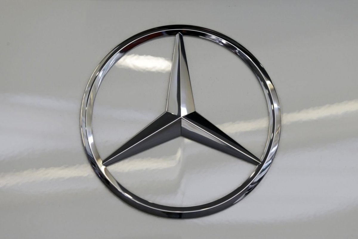 Mercedes Benz logo 2020