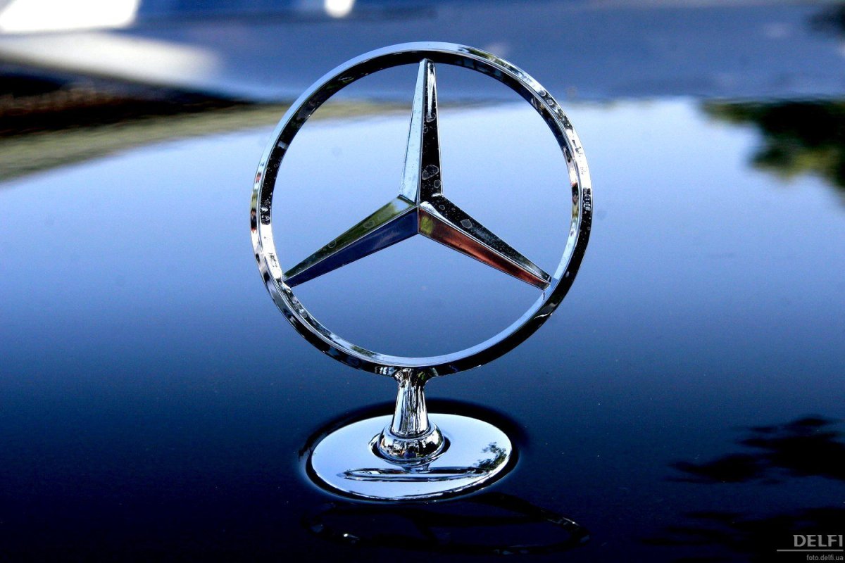 Mercedes Benz logo