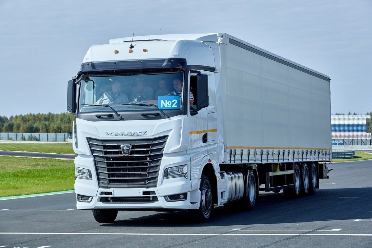 Тягач КАМАЗ-54901
