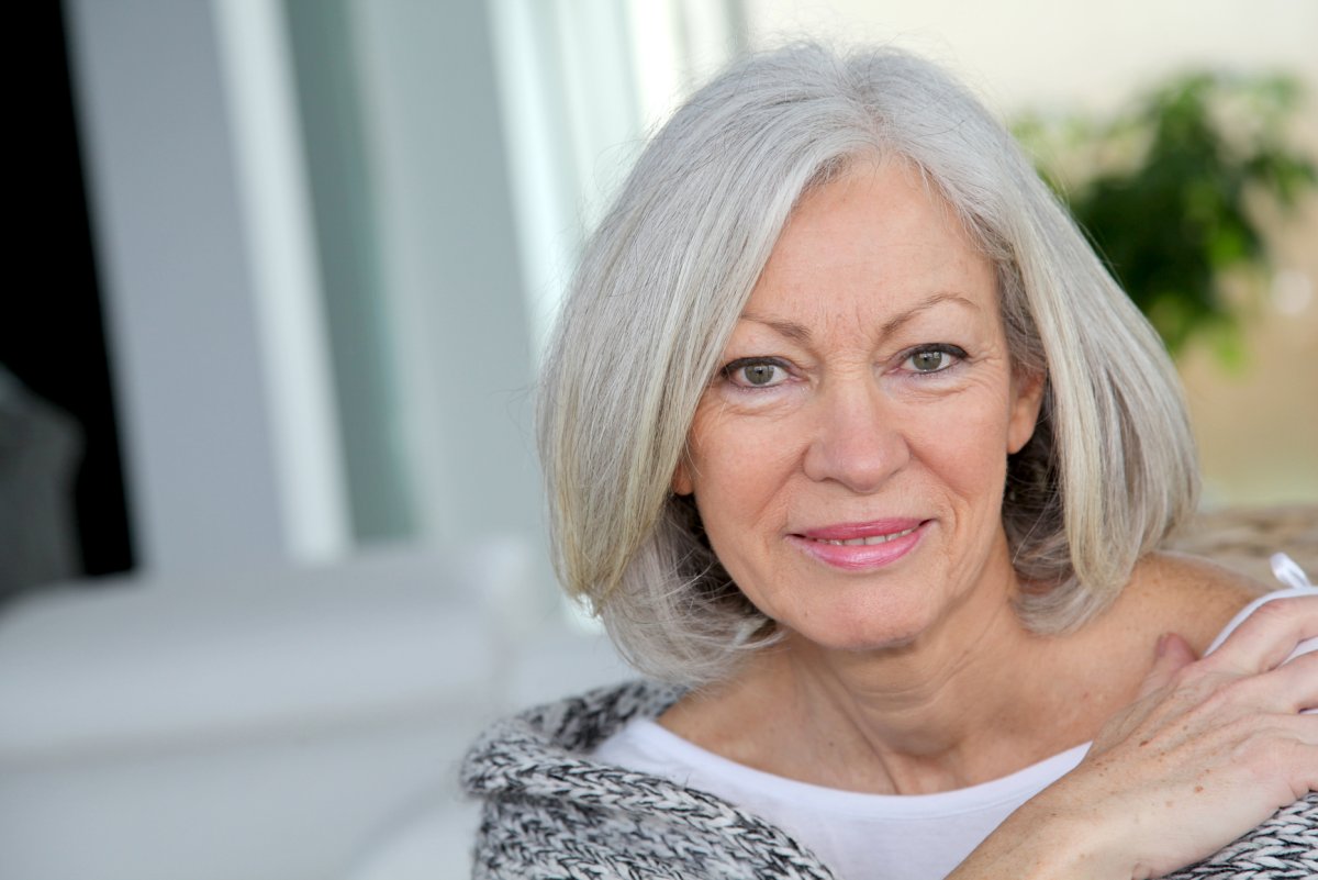 Красивая пожилая женщина