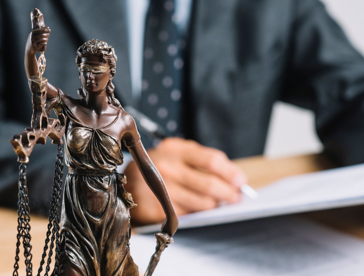 Фемида с деньгами