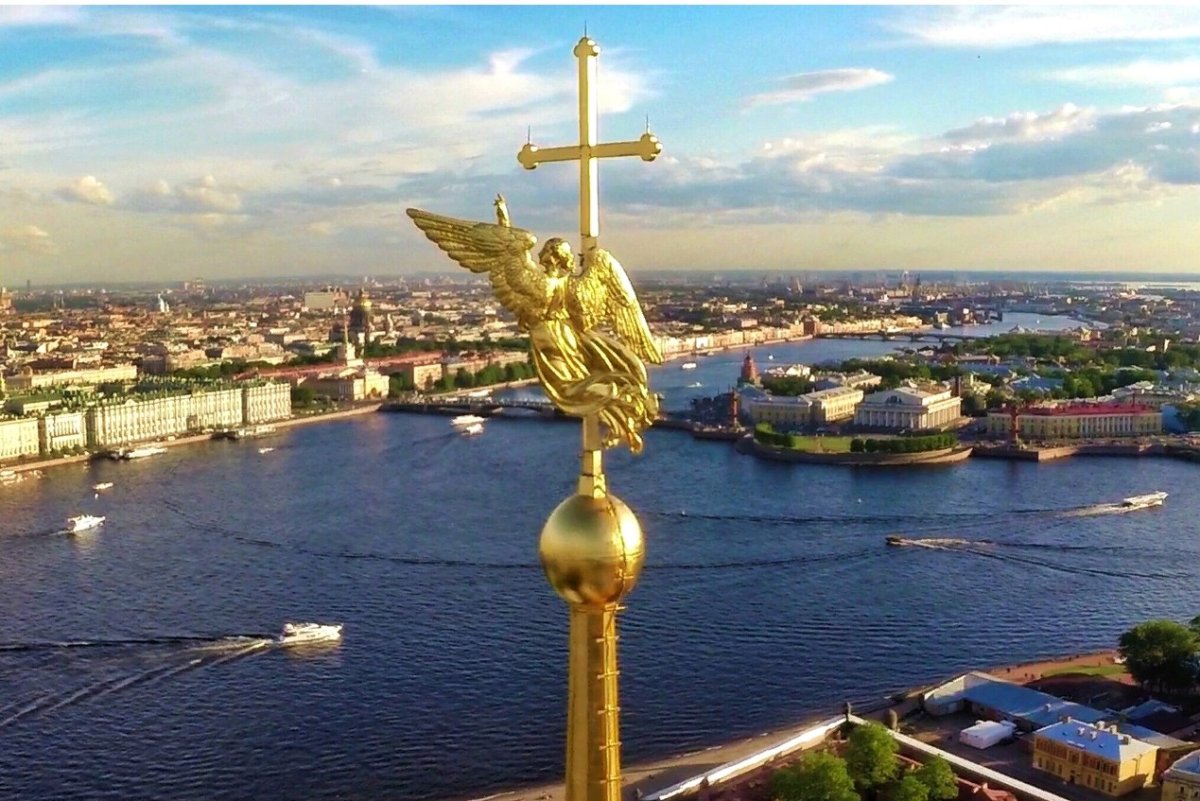 Шпиль Петропавловского собора Санкт-Петербурге