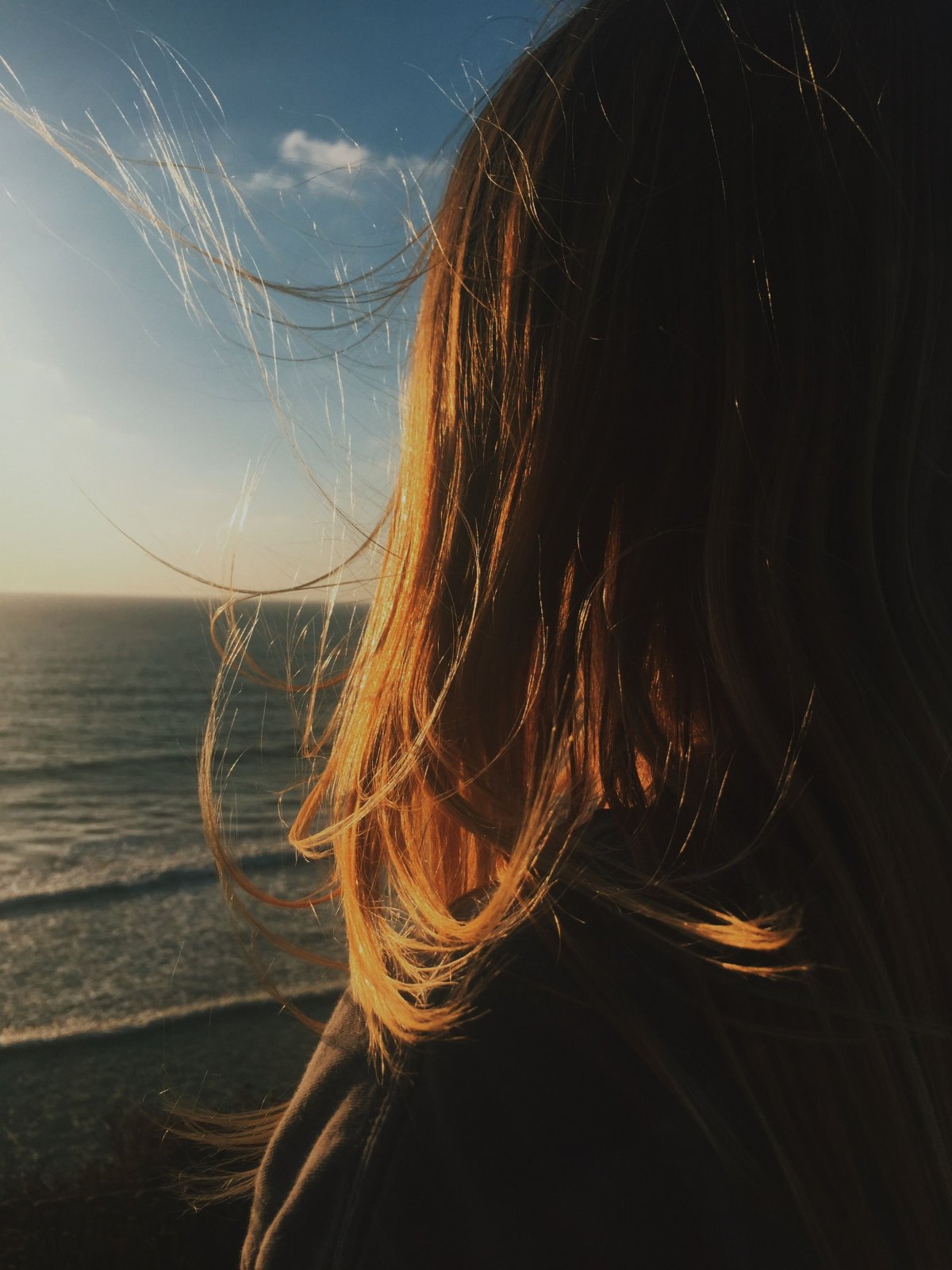 Со спины без лица издалека