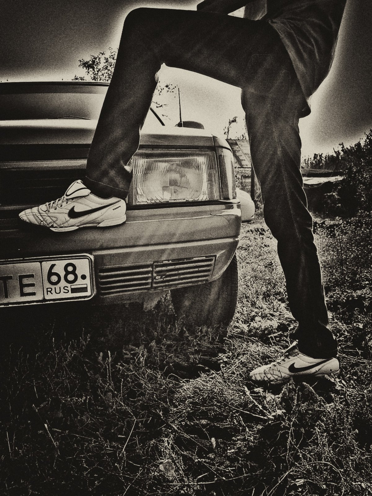 Персонажи на черном фоне