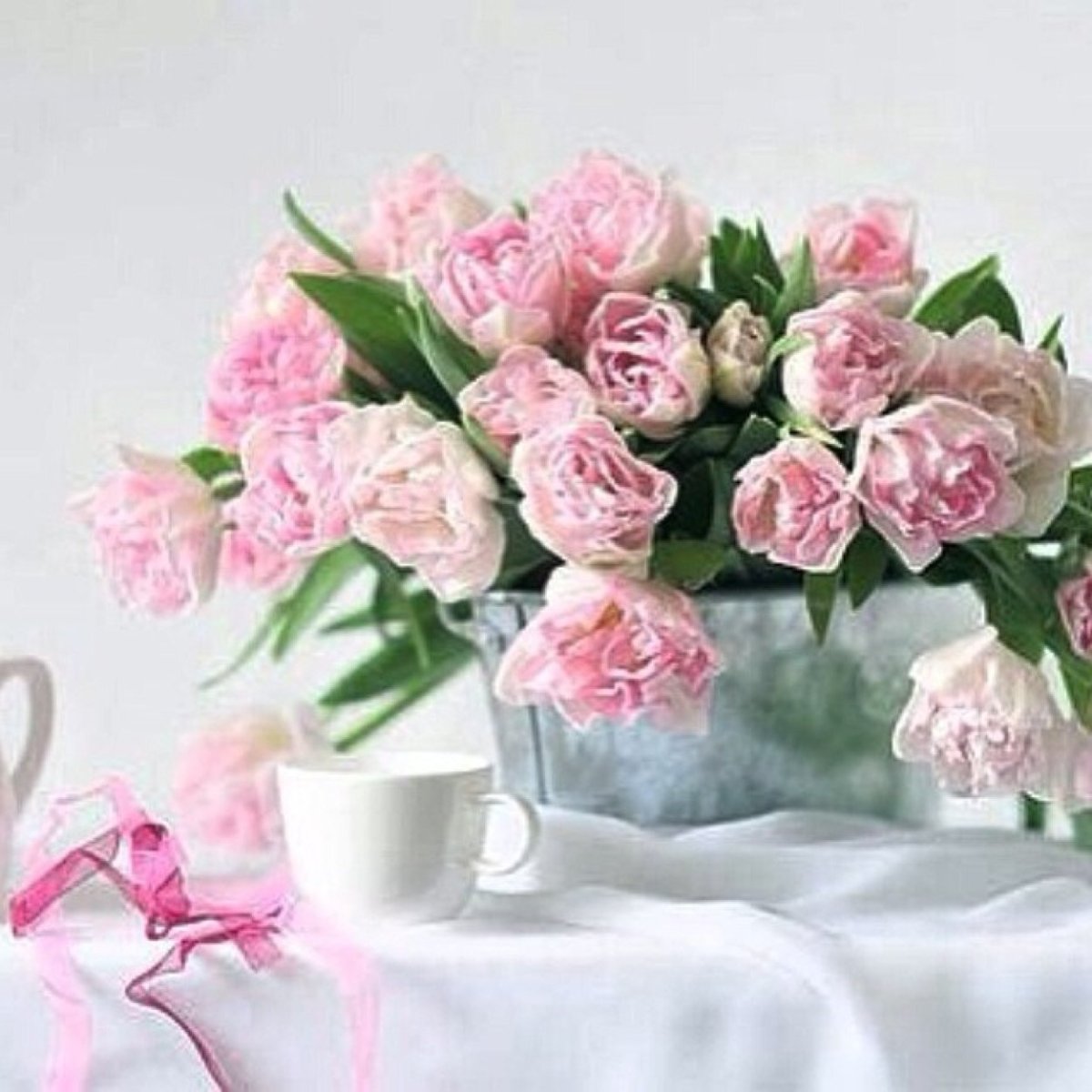 Нежные розы в коробке