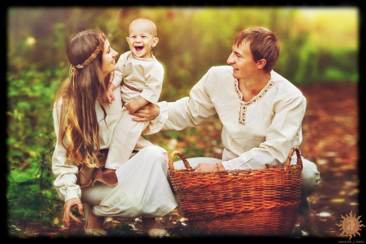 Славянская семья с ребенком