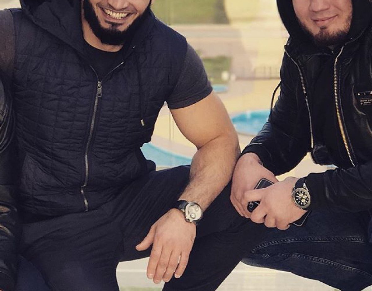 Пацан возле машины