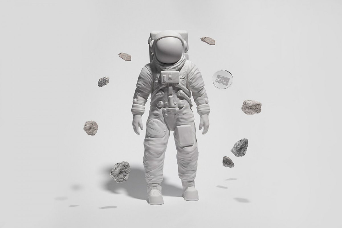 Космонавт с покупками