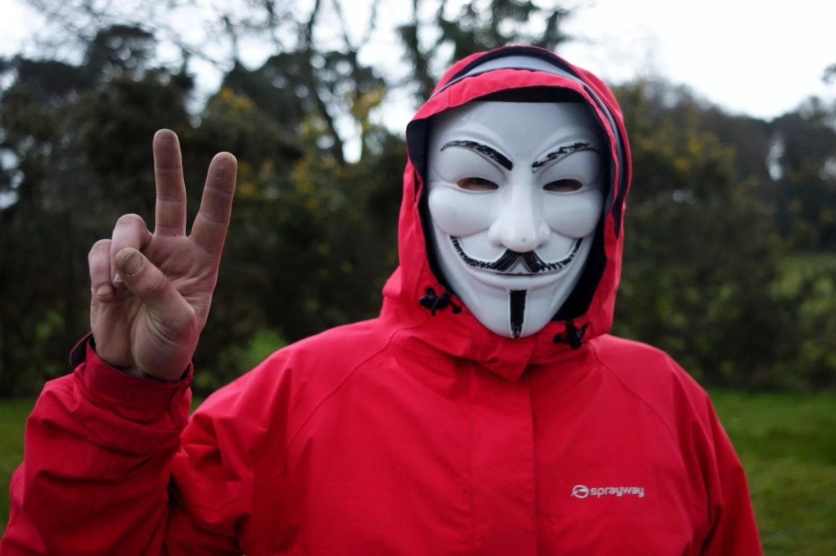 Человек в маске