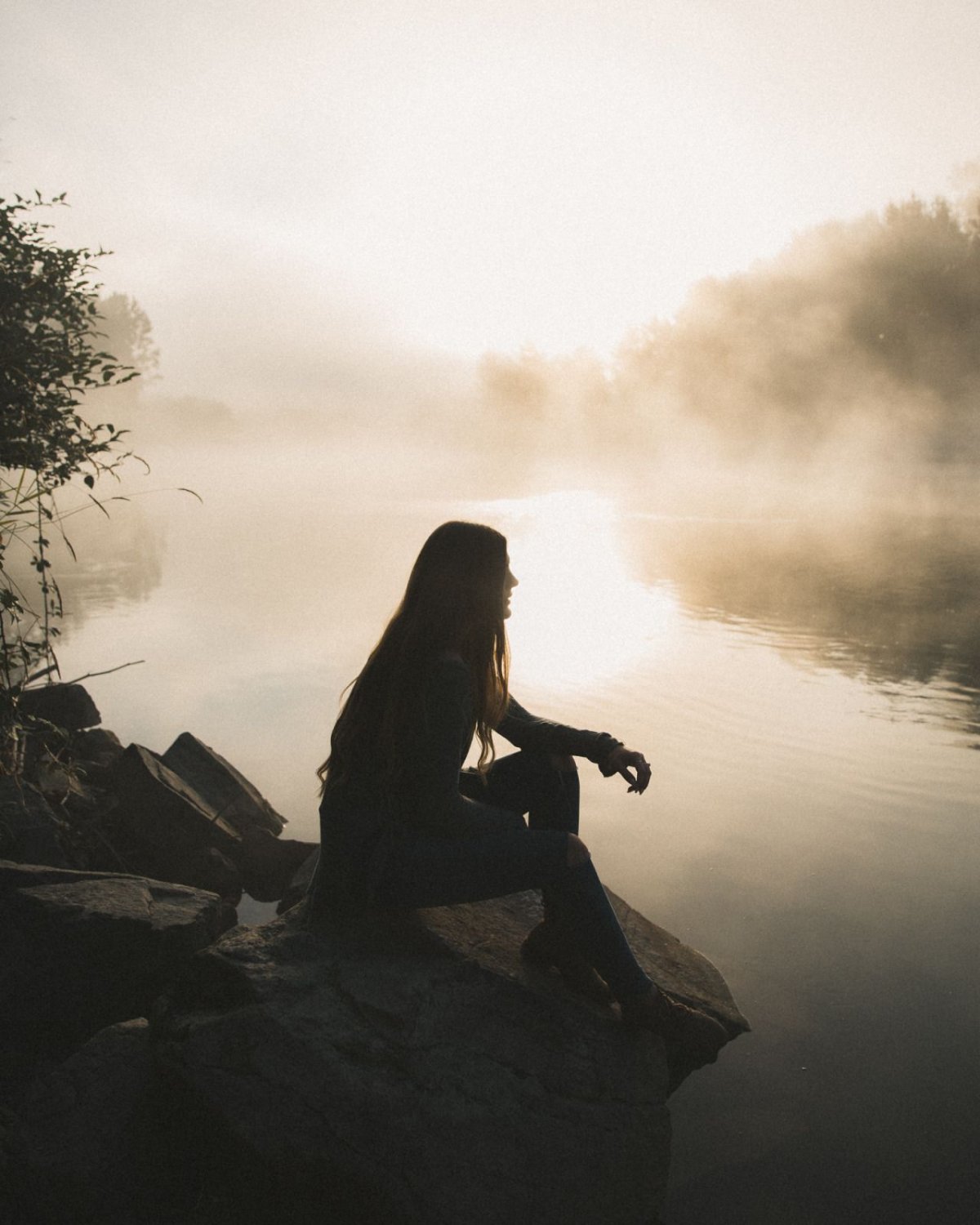 Одинокая девушка