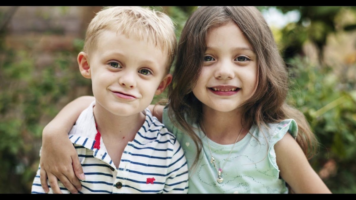 Со старшим братом