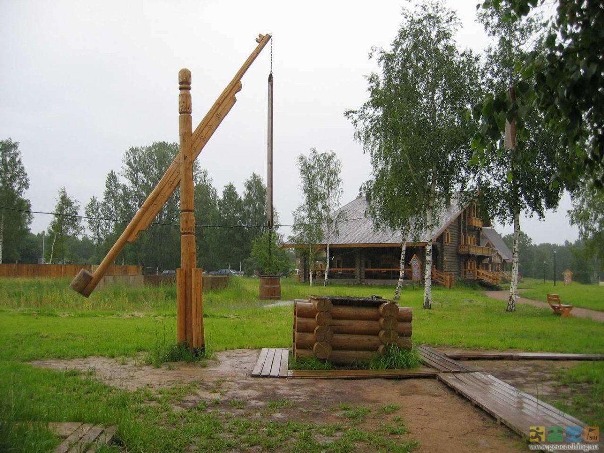 Колодец в деревне журавль