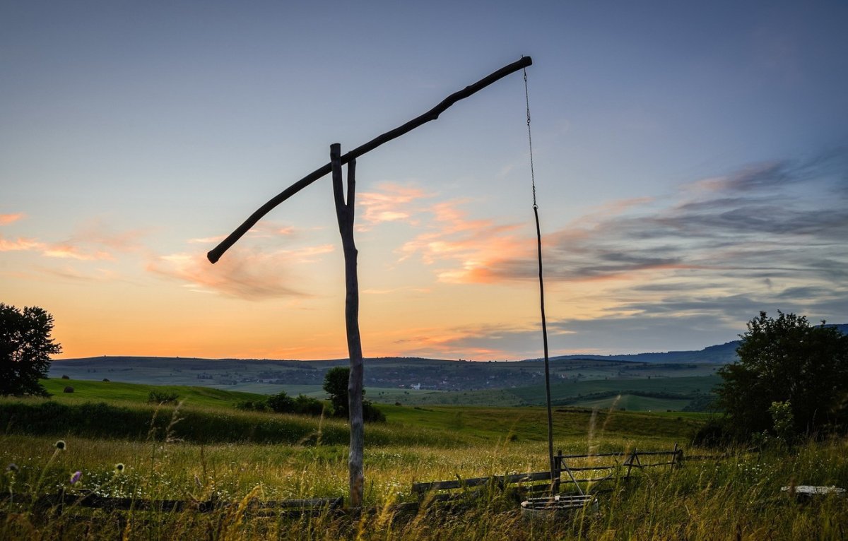 Колодец журавль старый