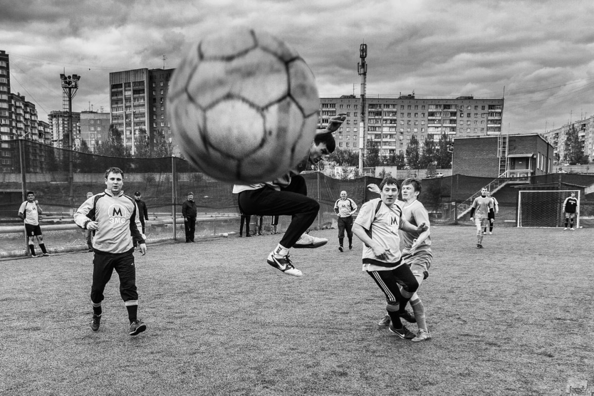 Дворовый футбольный мяч