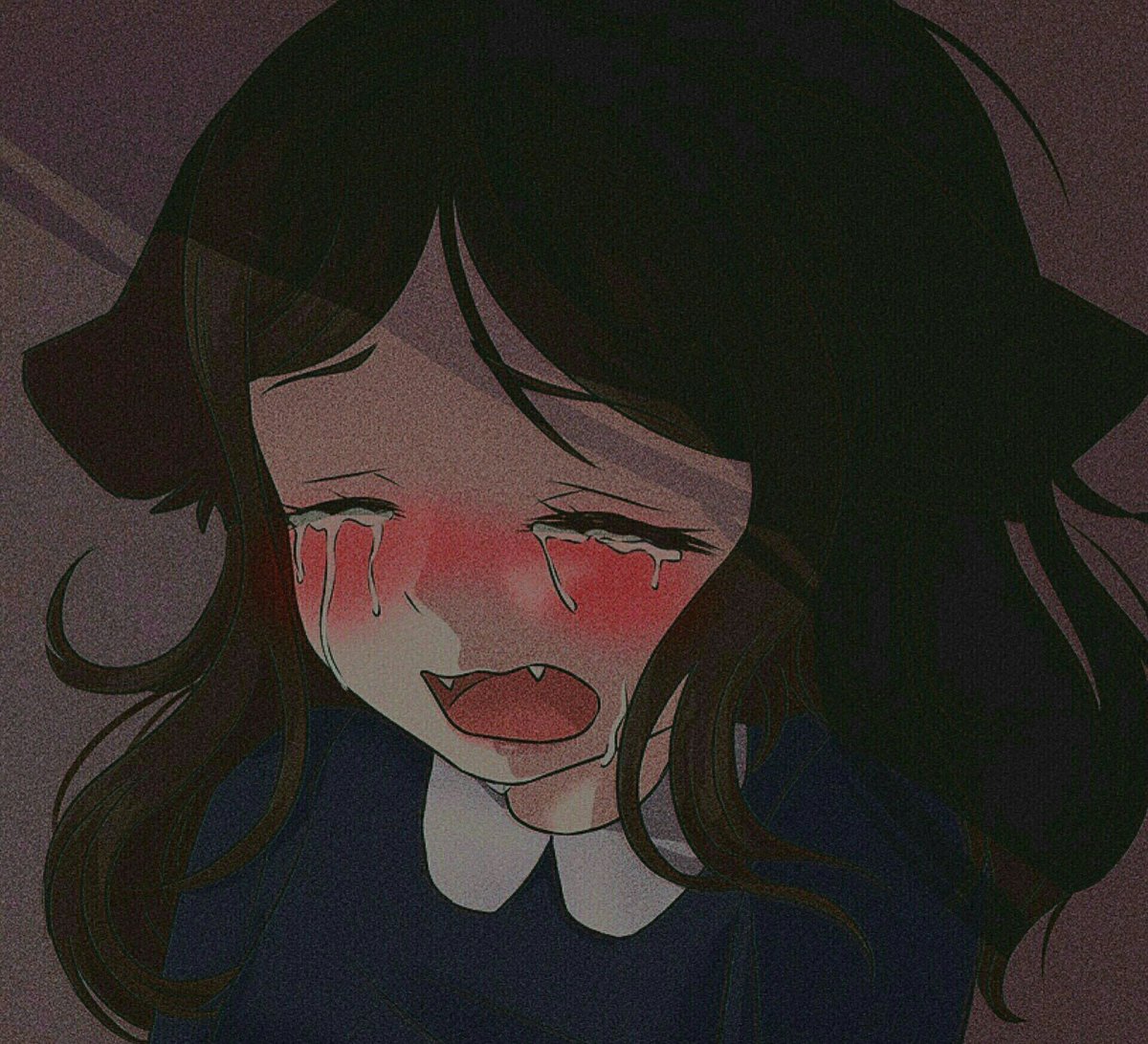 Мальчик плачет