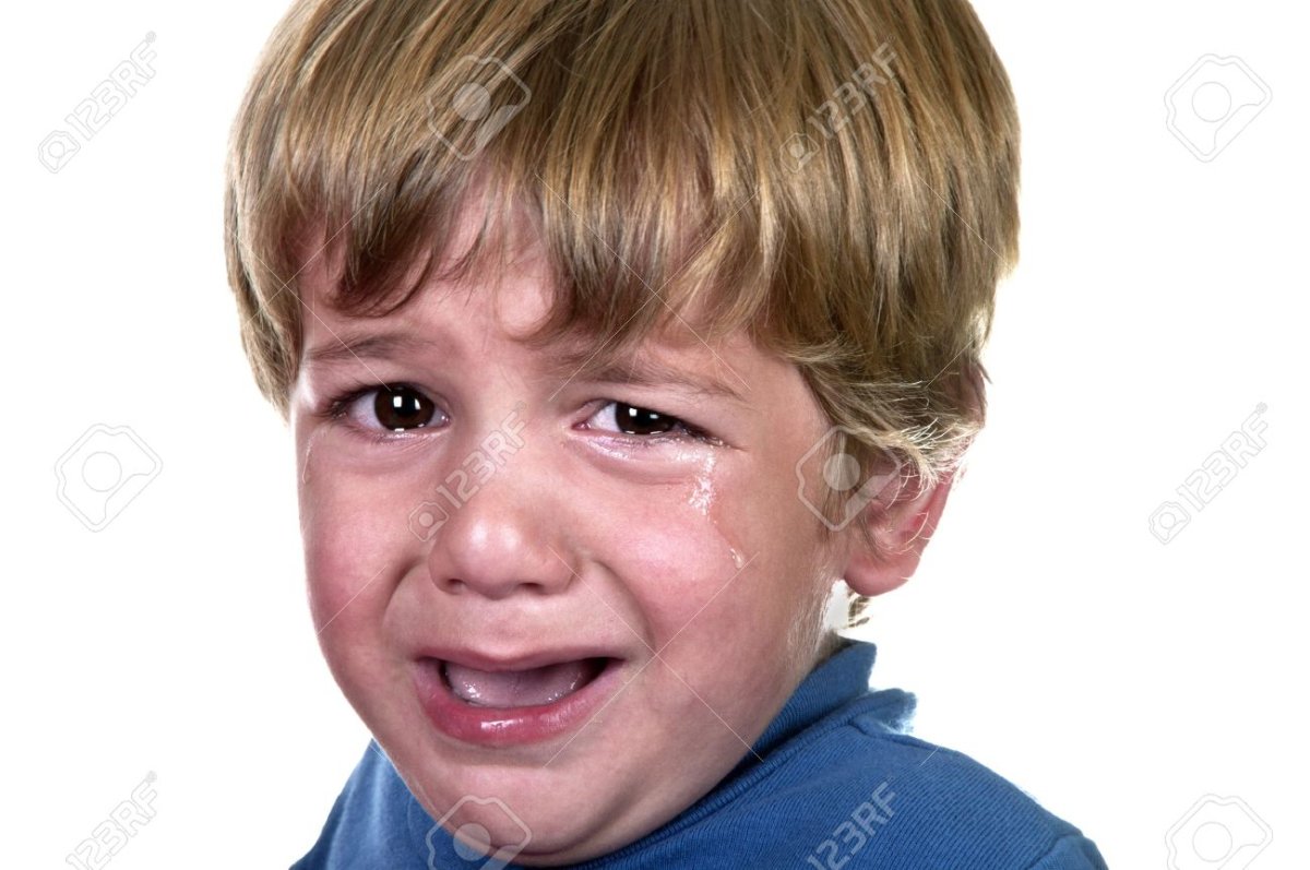 Аниме парень плачет