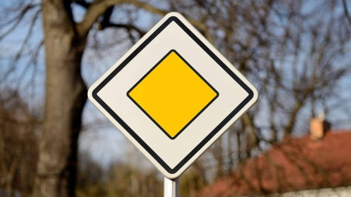 Знак Главная дорога