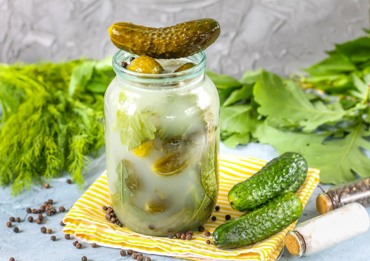 Огурцы в банке вид сверху