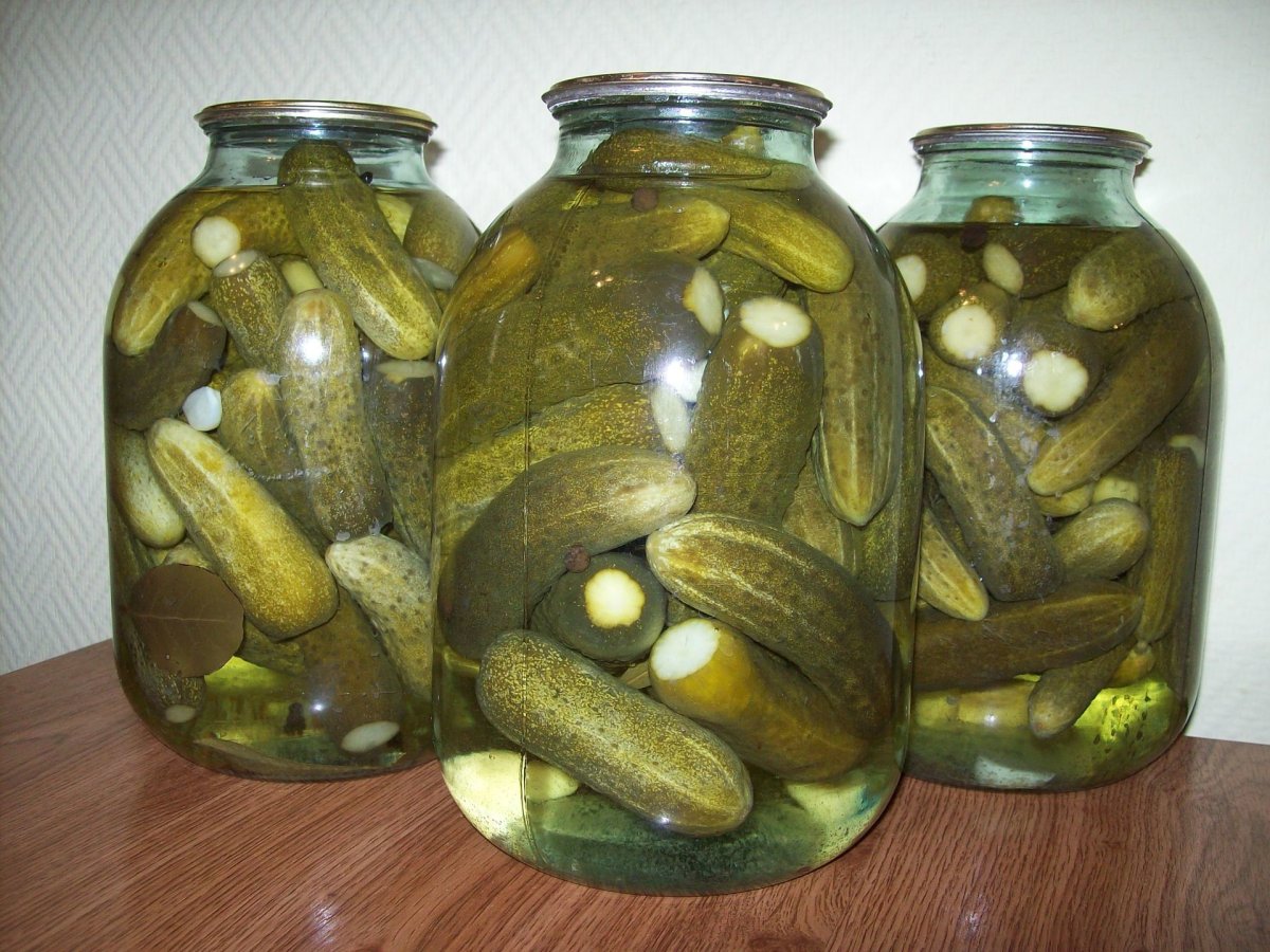 Огурцы в банке