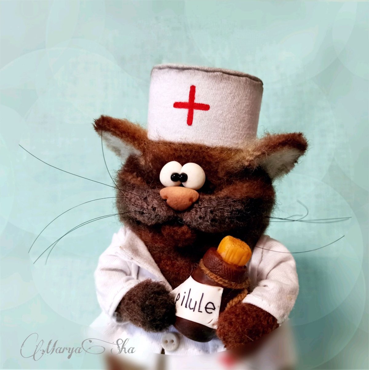 Котик со шприцом