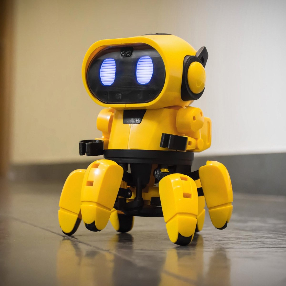 Маленький робот