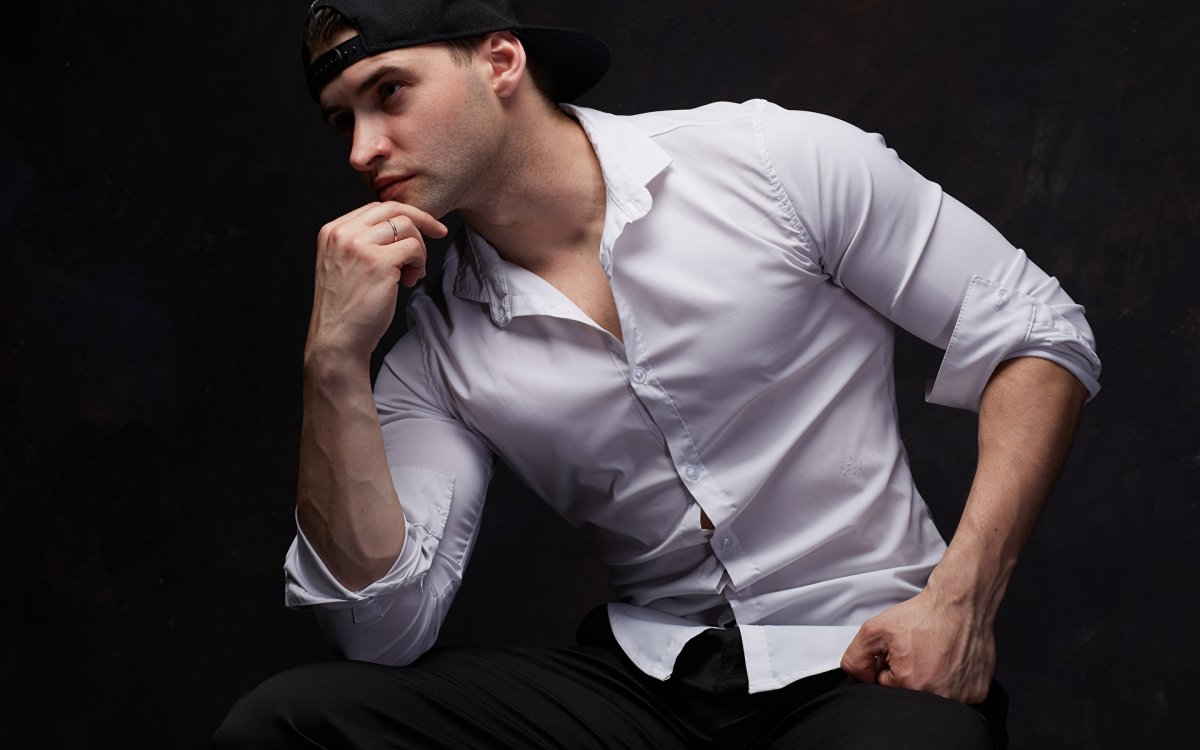 Мужчина в рубашке