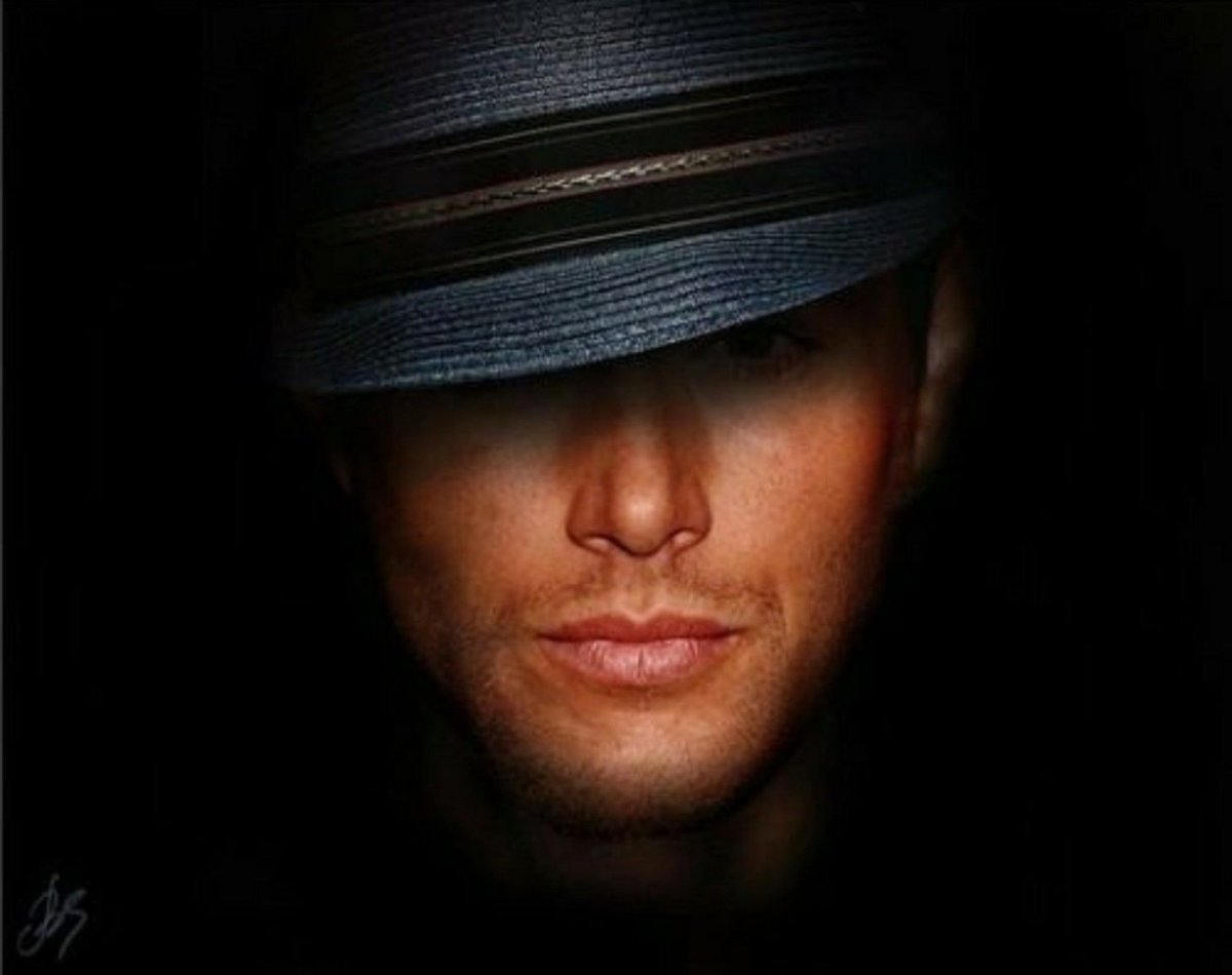 Дженсен Эклз в шляпе