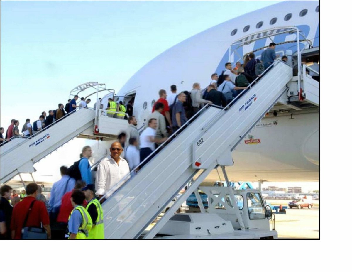 Аэропорт на белом фоне