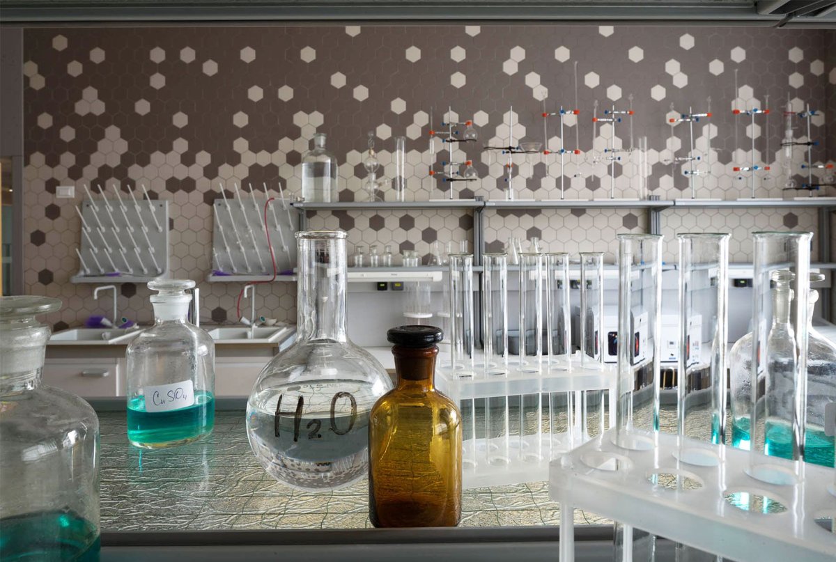 Химическая лаборатория в школе