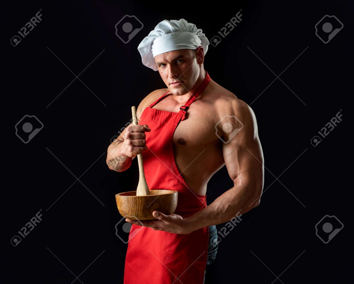 Мускулистая повариха