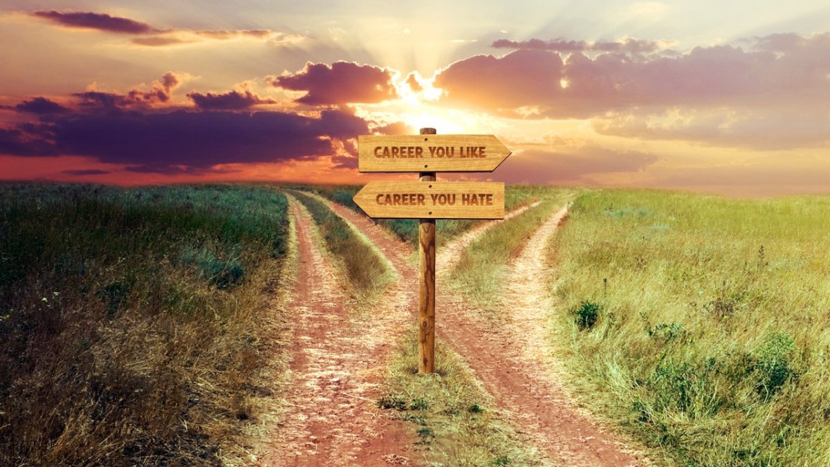 Фотосессия с чемоданом на рельсах