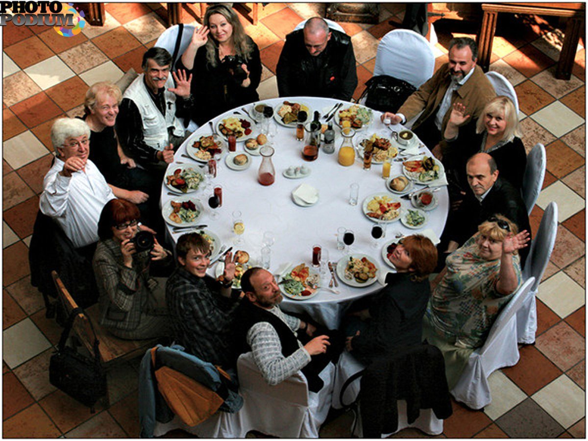 Круглый стол Cambridge 100 сантиметров.