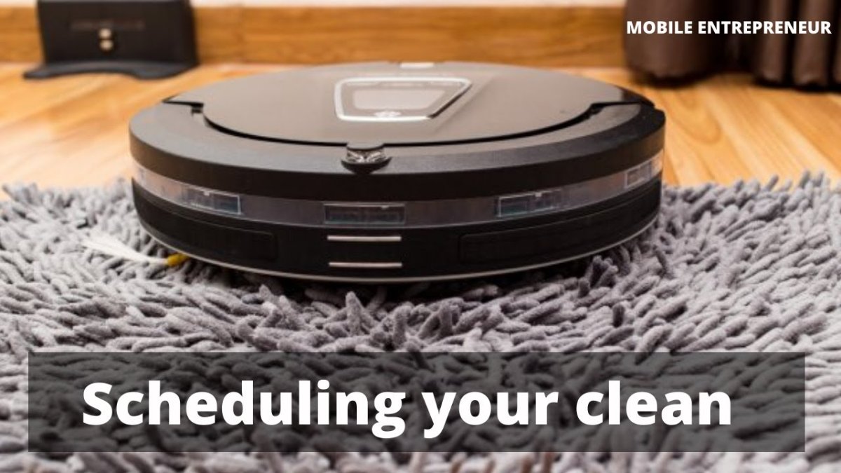 Робот пылесос на ковре