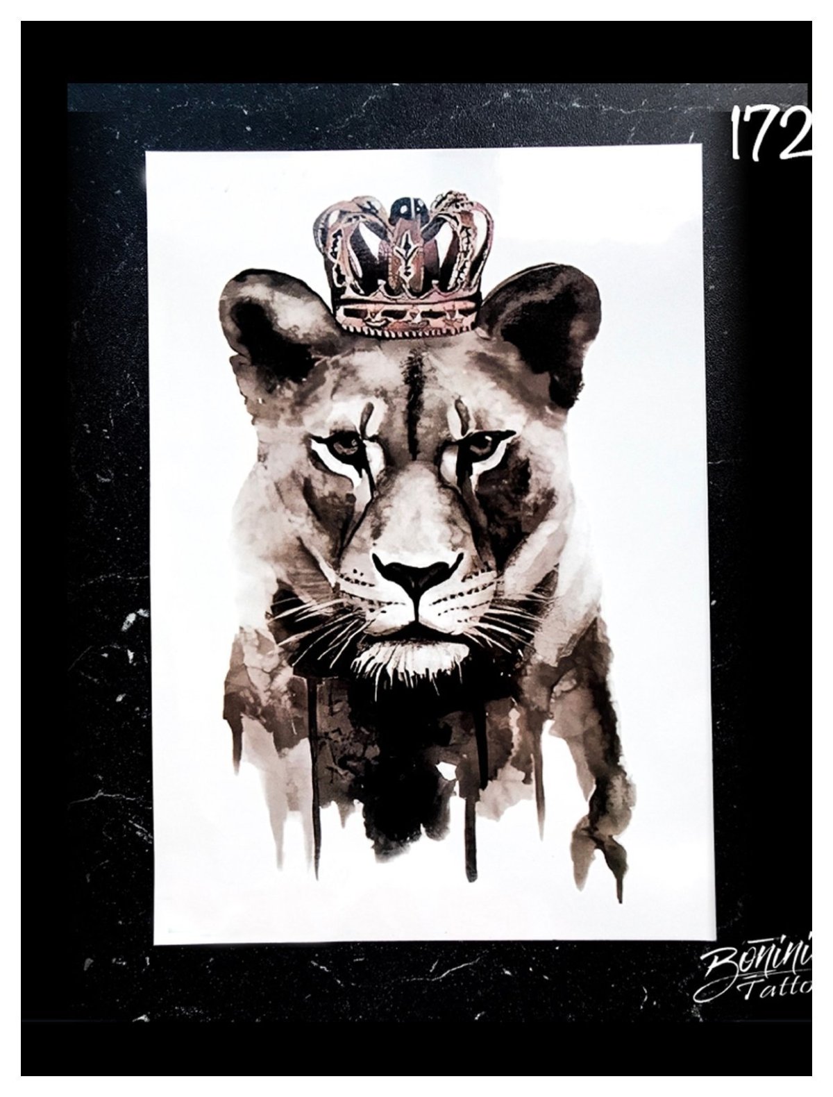 Львица с короной