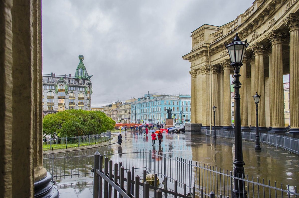 Питер Невский набережная пасмурный