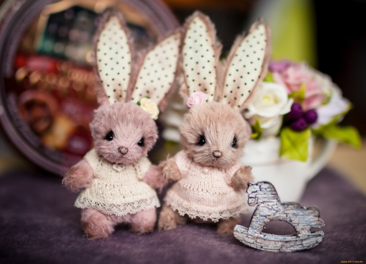 Милые зайчики игрушки