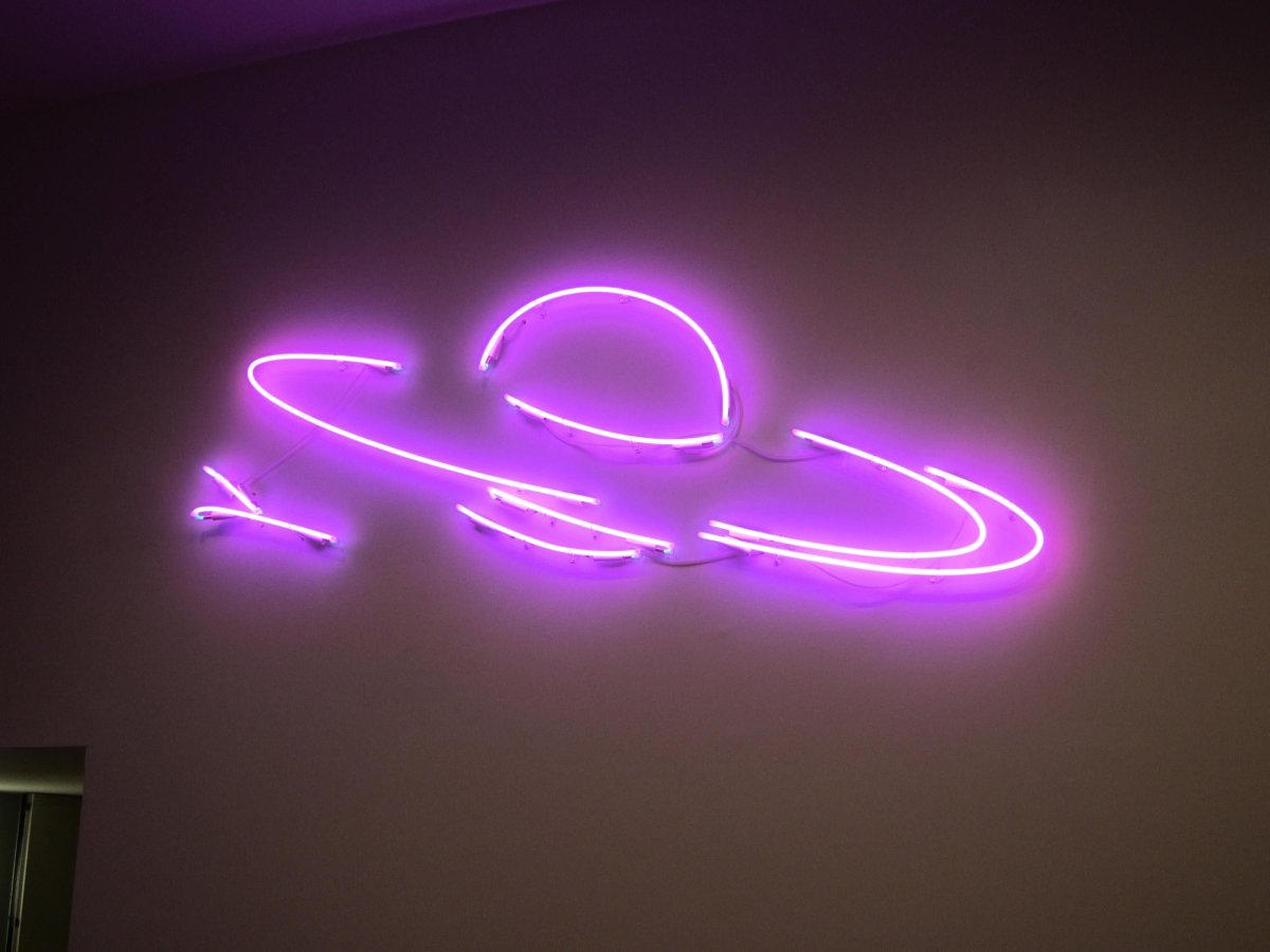 UFO Neon светильник