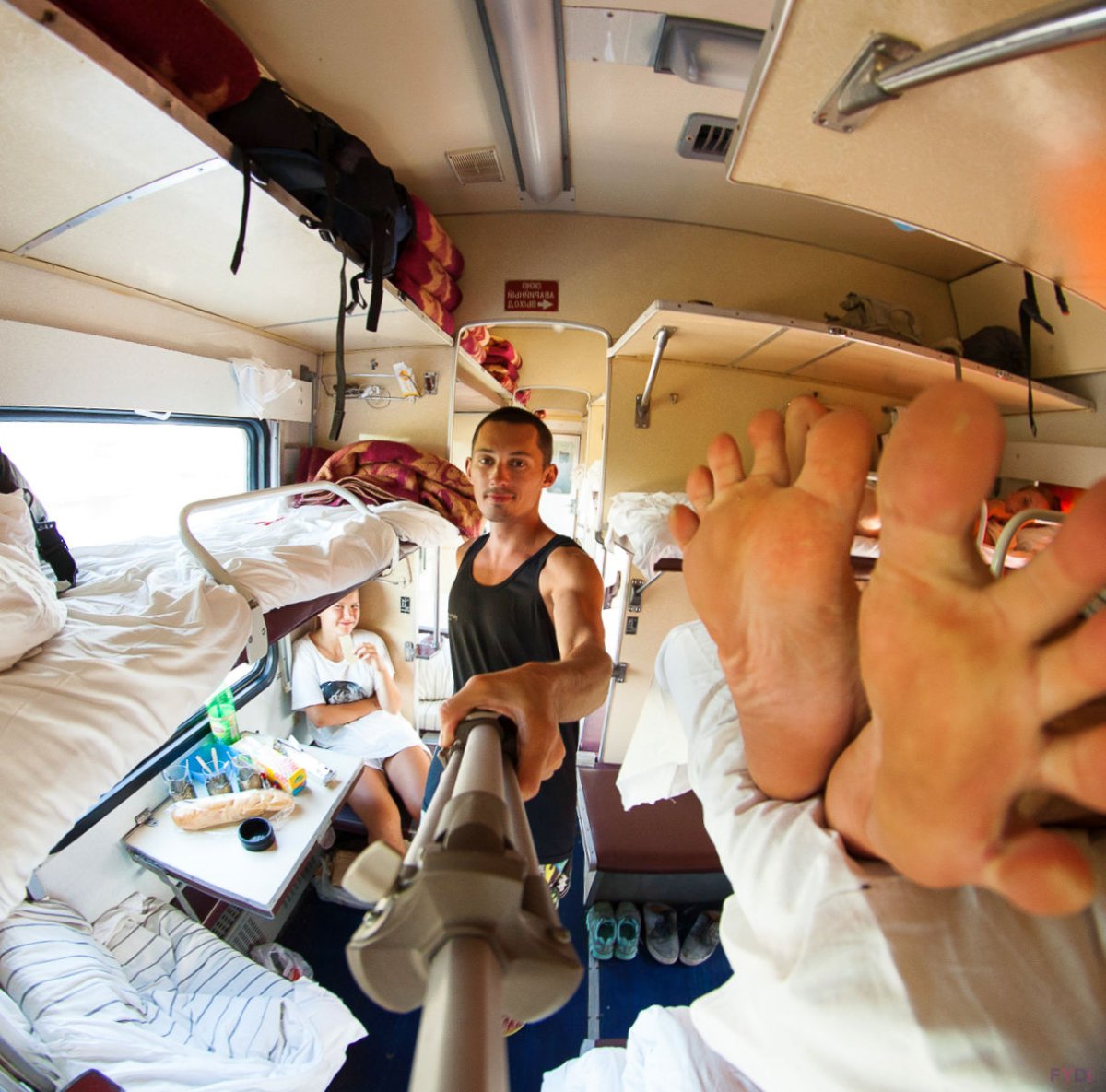 Красивый вид из окна поезда