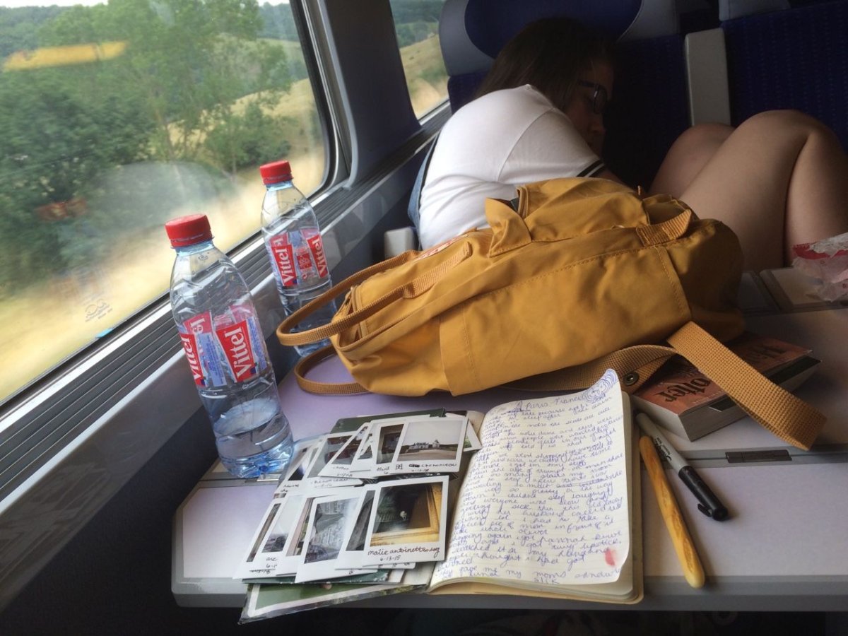 Ножки в поезде