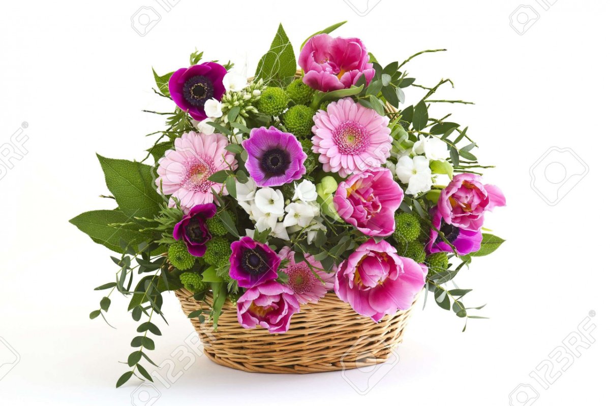 Цветы в корзине