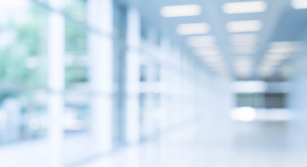 Интерьер холла школы