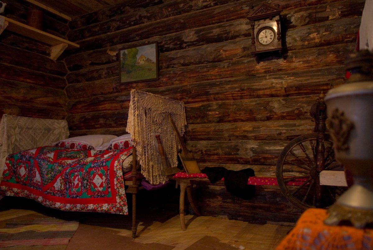 Старинная русская изба изнутри