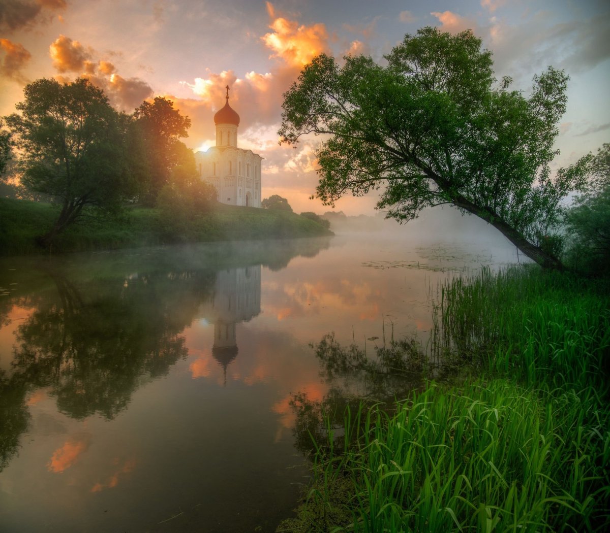 Храм на заре