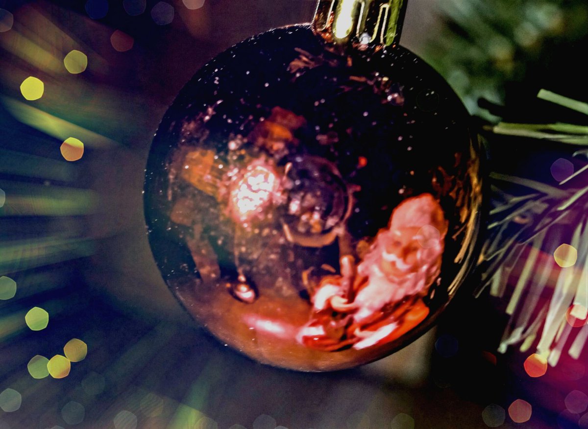 Новогодняя открытка с шариками