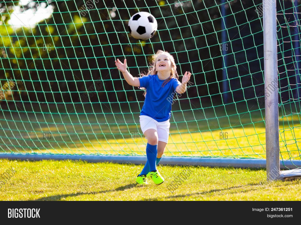 Попади мячом в ворота