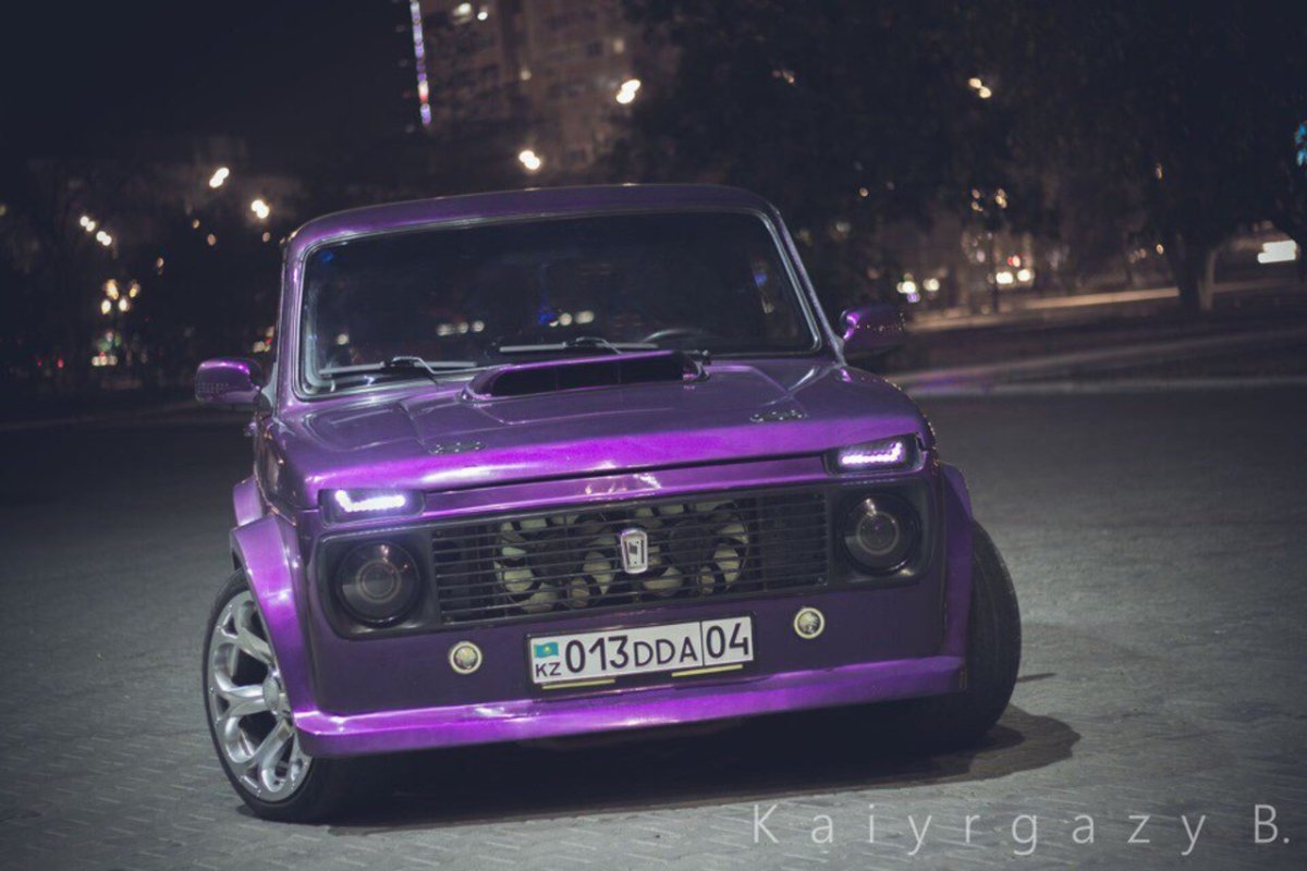 Фиолетовая Нива 21213