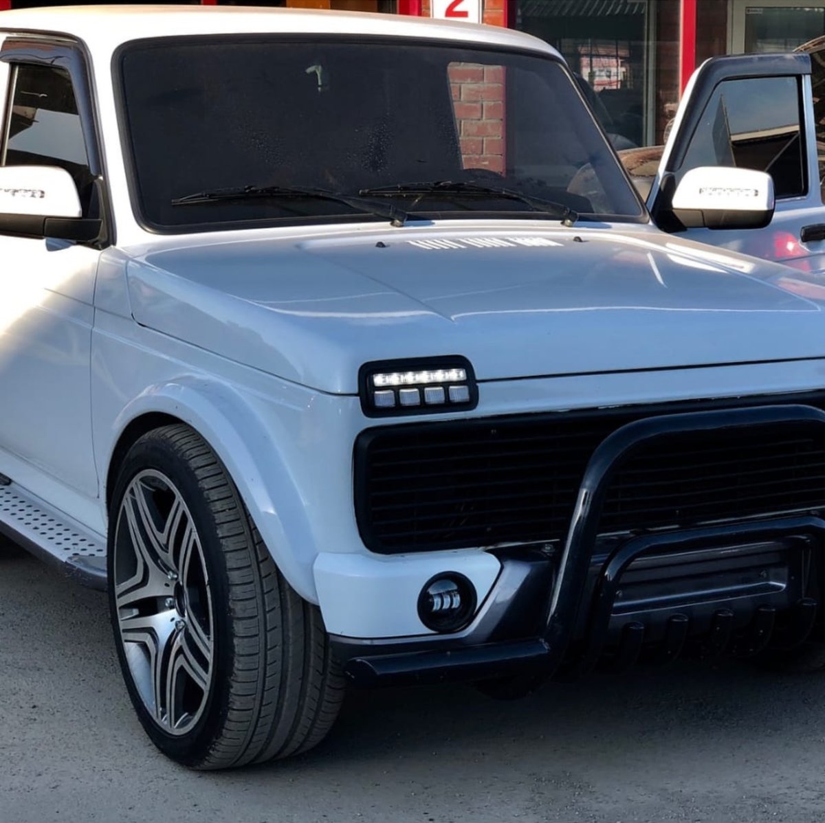 Тюнингованная Нива АМГ