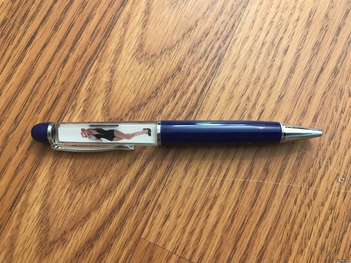 Шариковая ручка с раздевающейся