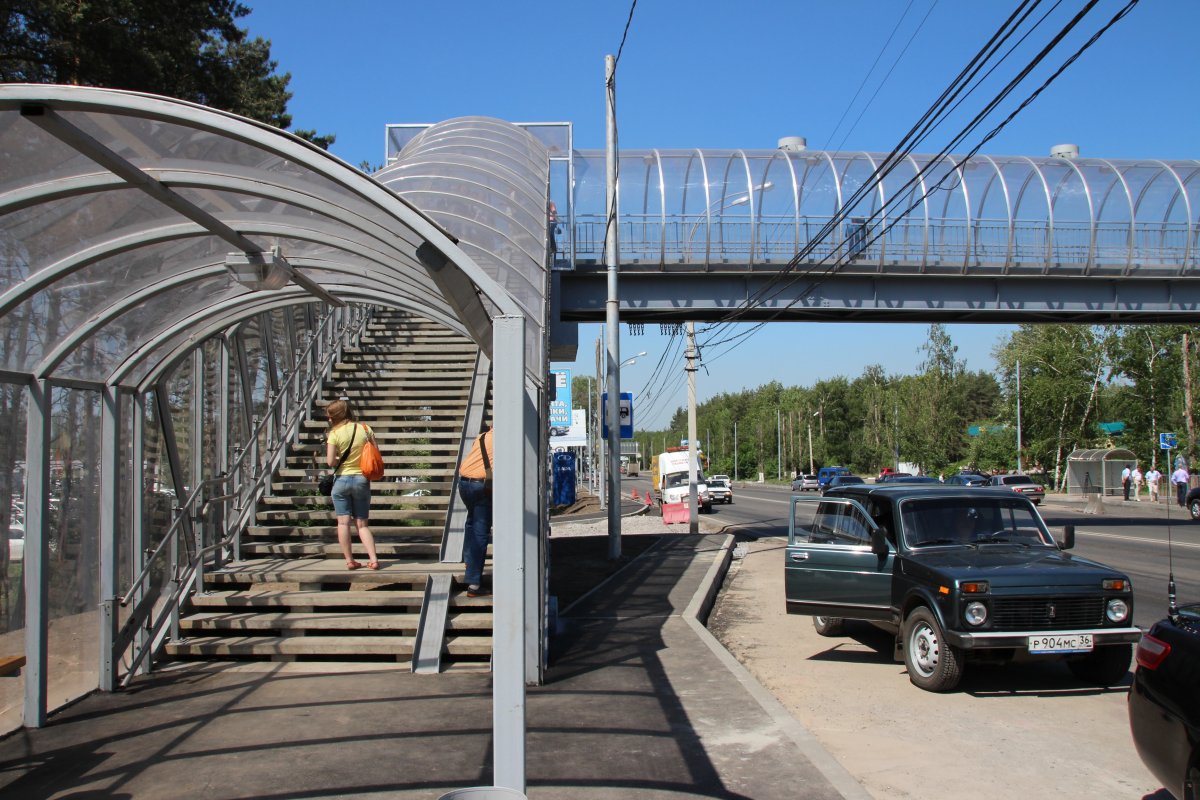 Надземный пешеходный переход на улице Сахарова в Казань